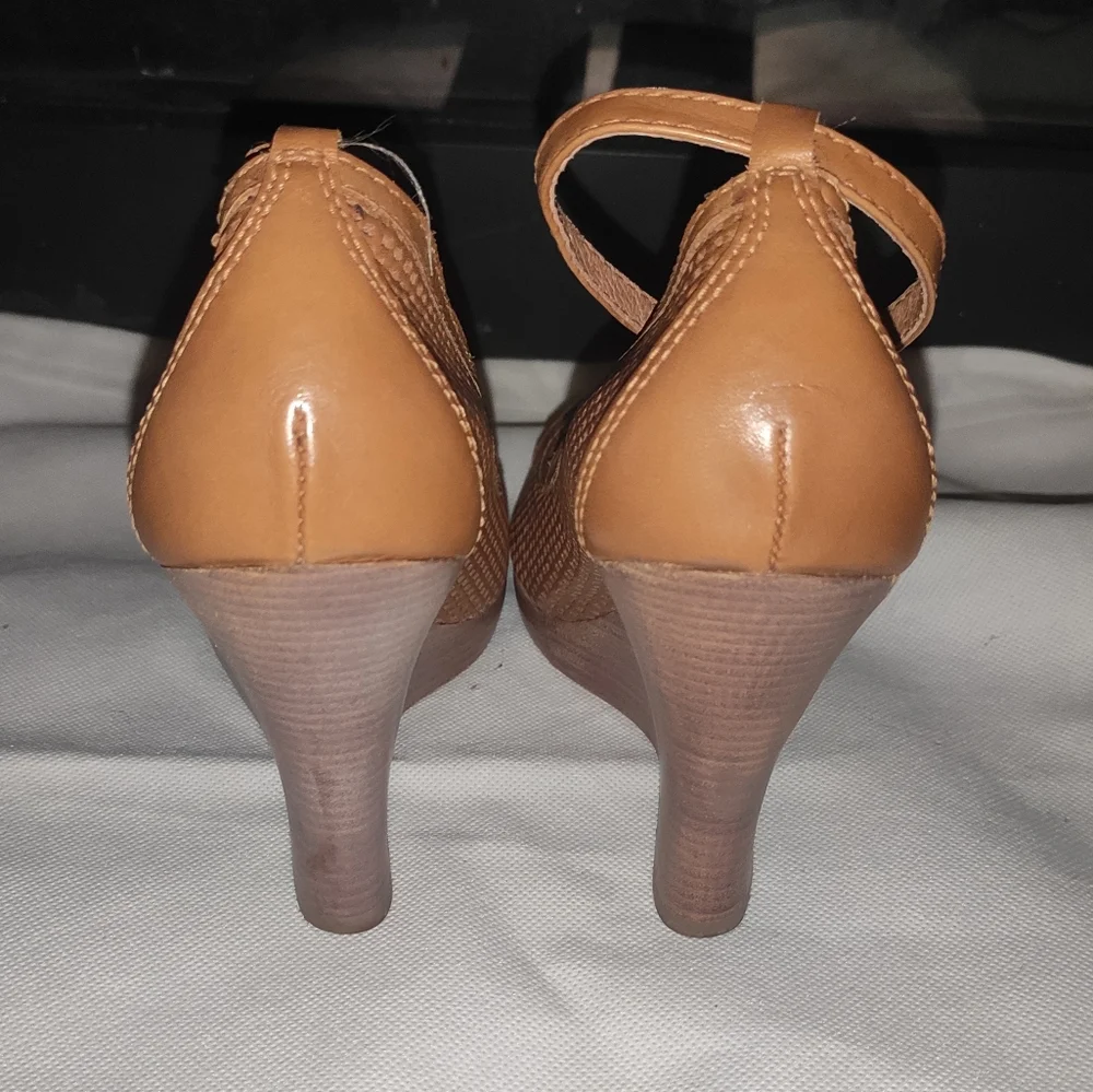 Corso Como Women's Harper Wedge Camel Leather 7.5